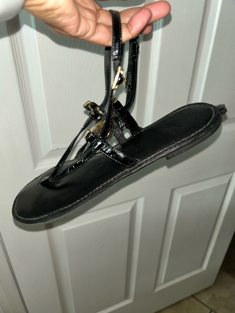 Tory Burch Black Patent Logo Thong Sandals with Gold Emblem - Picture 6 of 9